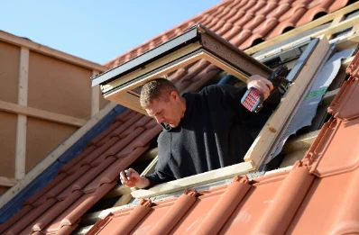 Pose de fenêtres de toit Velux à Gouesnière